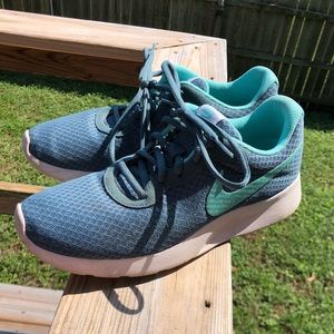 Size 10 turquoise Nike’s